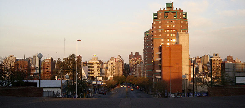 Vista del Barrio Nueva Córdoba desde una de sus calles más populares: Pueyrredón